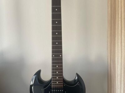 Guitarra Epiphone SG preta usada em ótimas condições