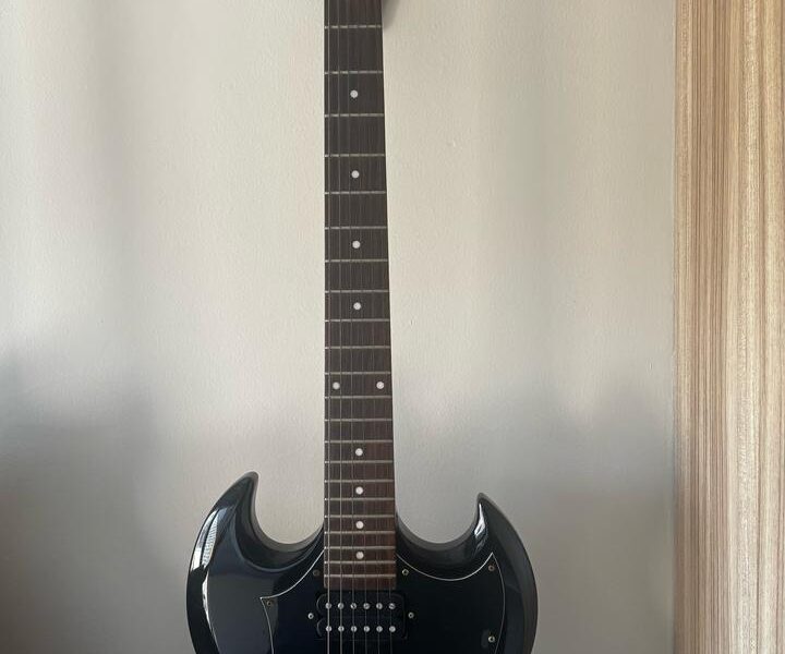 Guitarra Epiphone SG preta usada em ótimas condições