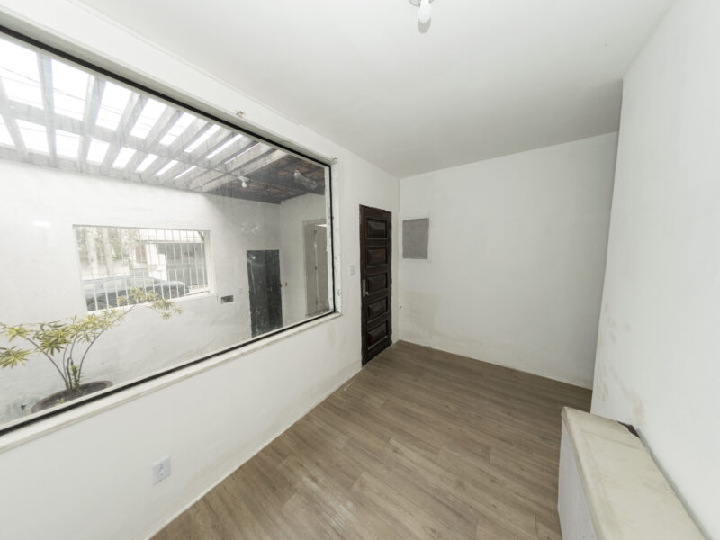 Alugo ou vendo imóvel comercial com 25 m de frente e 1.000 m2 de área em São Cristóvão