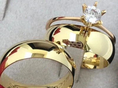 LINDAS ALIANÇAS COM ANEL SOLITÁRIO E CAIXINHA DE BRINDE