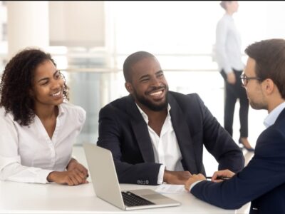 Investidores em busca de parcerias estratégicas